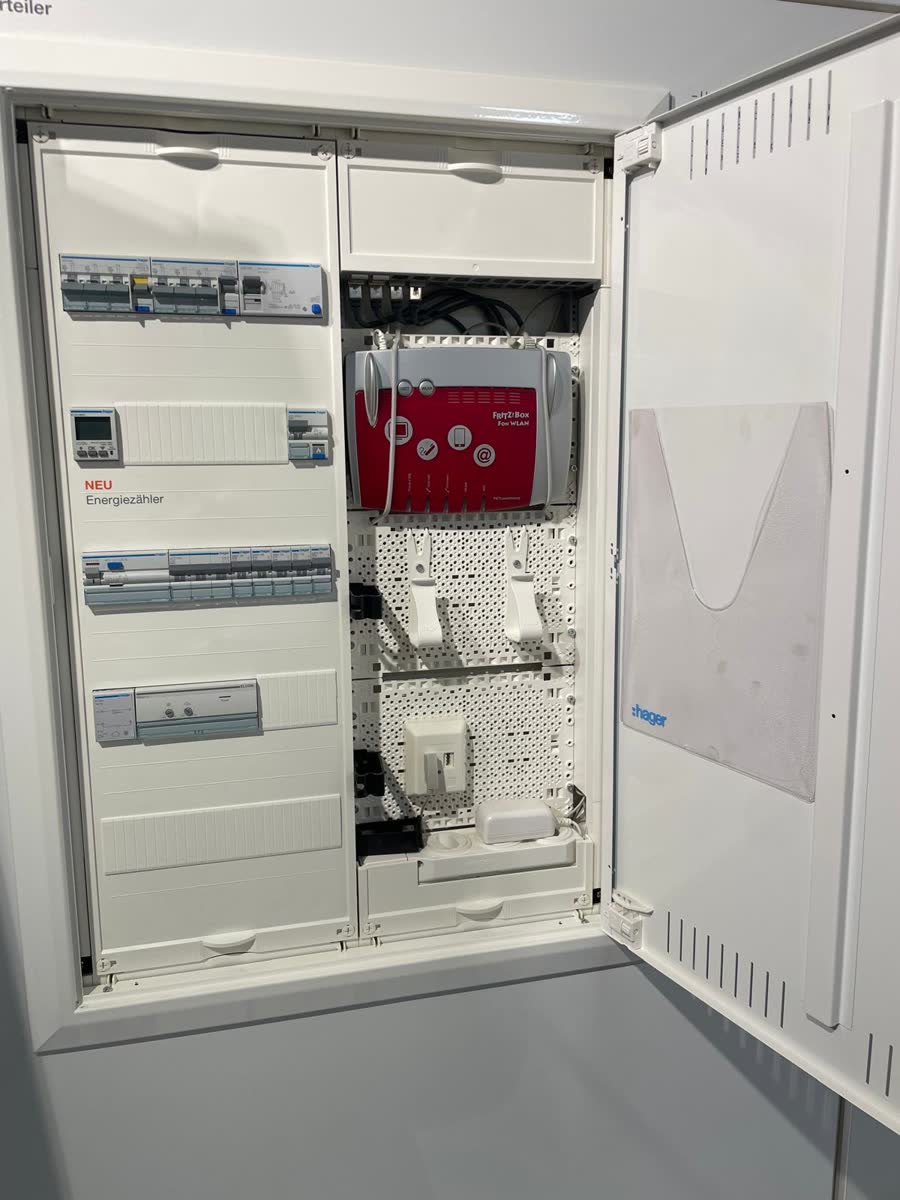 Coffret Hager avec tableau électrique, compteur d'énergie et baie multimédia au Luxembourg